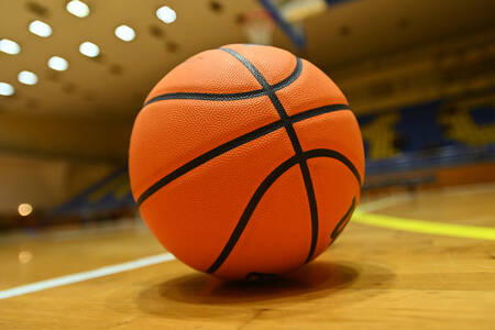 Basketbalová lopta