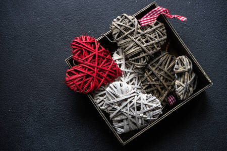 Hati dekoratif anyaman