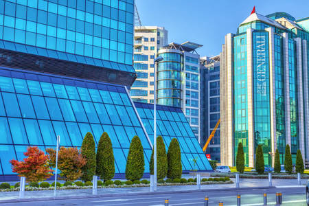 Teil des Gebäudes des Crowne Plaza Hotels in Belgrad