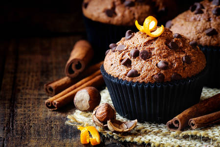 Muffins mit Schokoladenstücken