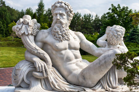 Estatua del dios griego