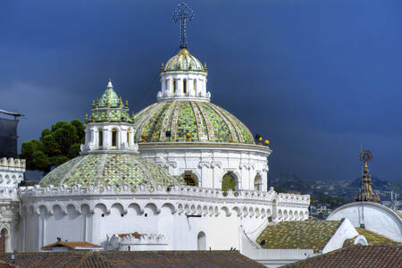 Quito'daki katedralin kubbeleri