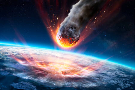 Meteoriet vliegt naar de aarde