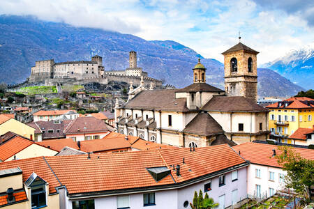 Vedere a orașului Bellinzona