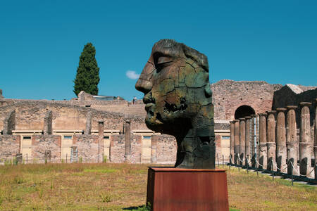 Statue in the city of Pompeii