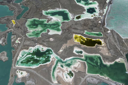 Widok z lotu ptaka na jadeitowe jeziora Dakaidan