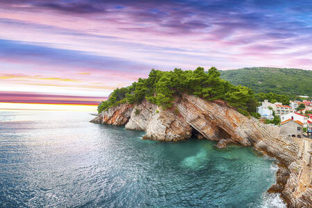 Utsikt över klipporna i Petrovac