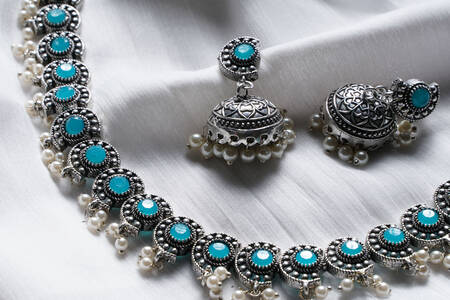 Halskæde og øreringe med turkis