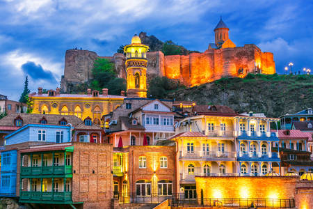Вечер Тбилиси и крепостта Нарикала