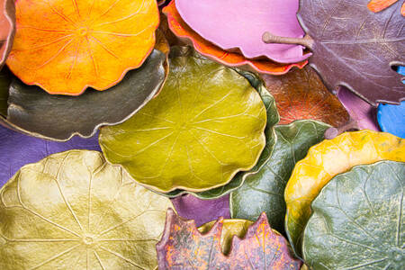 Leaf-shaped dishes