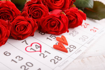 Страница на календара с червени сърца