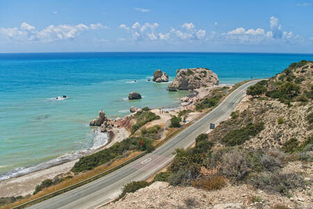 해변을 따라 난 길Petra tou Romiou