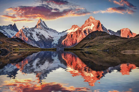 Zalazak sunca nad jezerom Bahalp