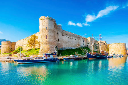 Замъкът Кирения
