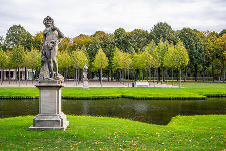 Esculturas no parque do castelo de Schwerin