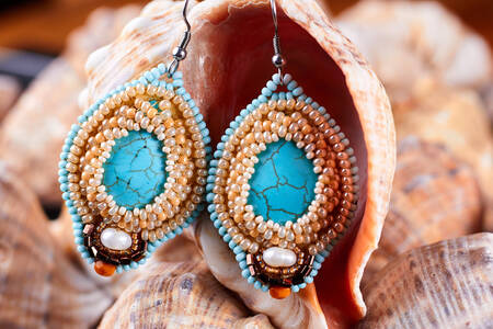 Earrings with turquoise and beads