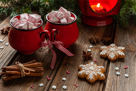 Cups with marshmallows and gingerbread