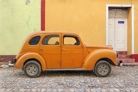 Oude oranje auto