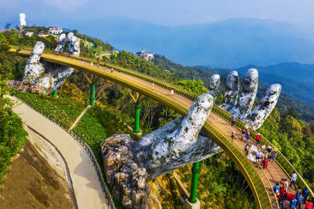 Vietnam Altın Köprüsü