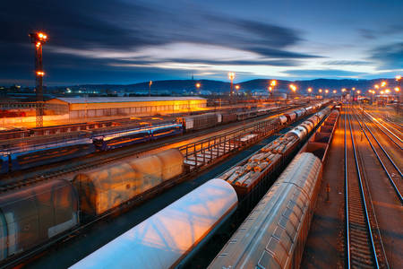 Güterbahnhof mit Zügen