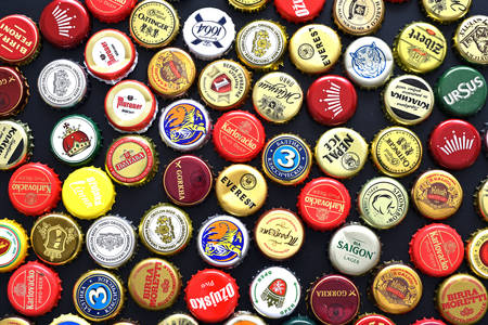 Grande coleção de tampinhas de cerveja