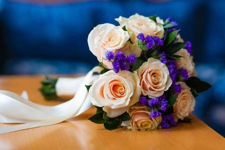 Bouquet de mariée sur la table