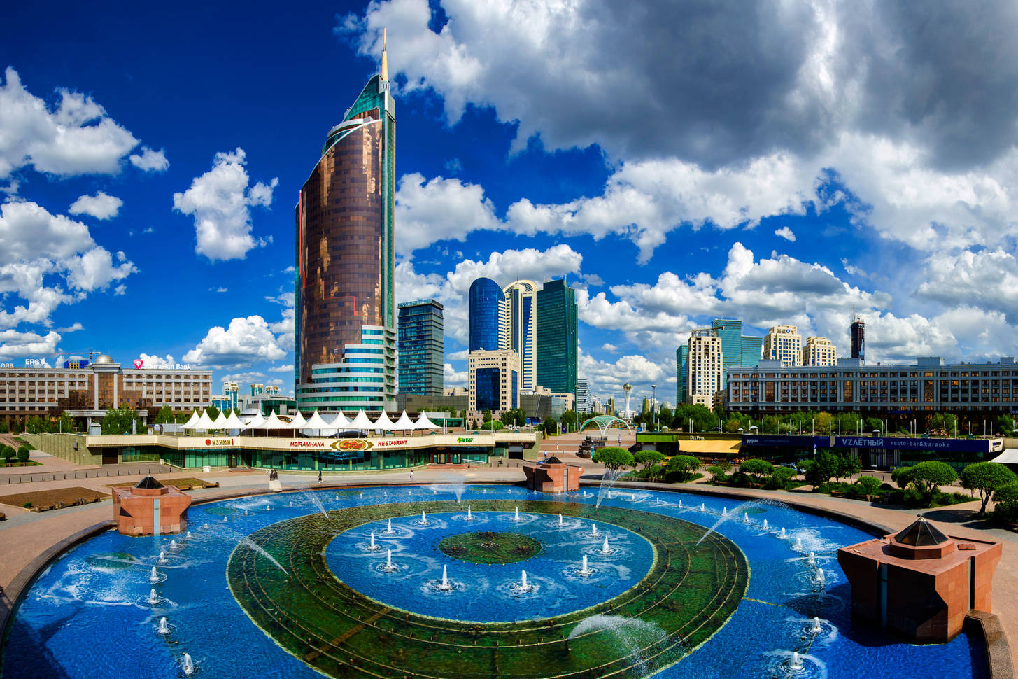Время в астане казахстан. Круглая площадь Астана. Астана панорама. Казахстан Астана море. Республика Казахстан фото.