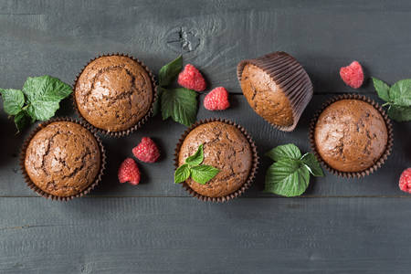Čokoládové muffiny a maliny