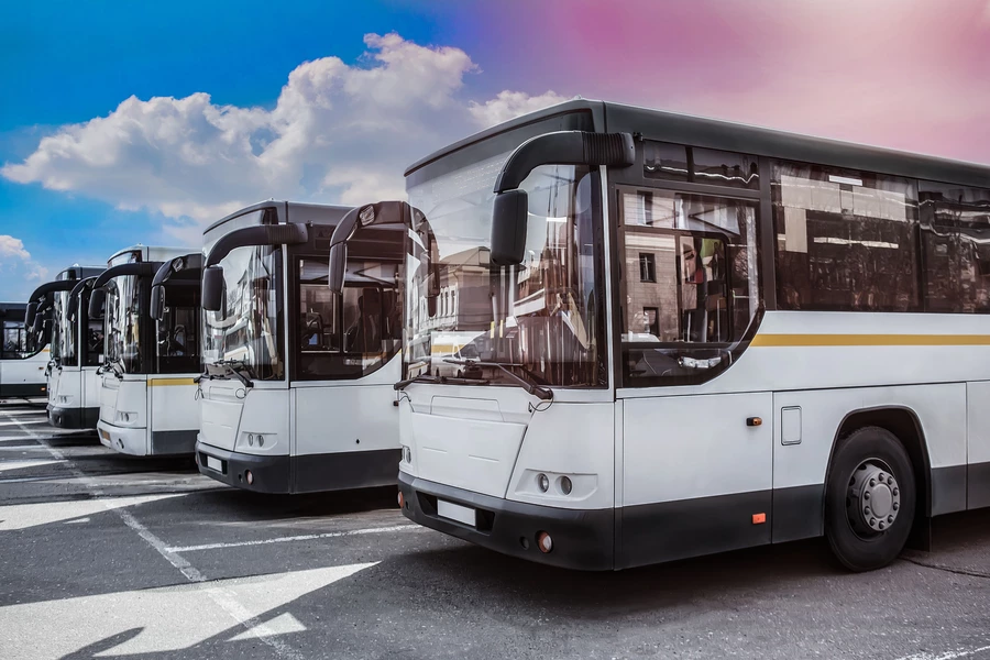 Autobus nel parcheggio
