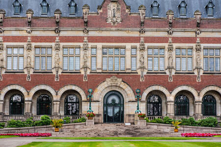 Fassade des Friedenspalastes in Den Haag