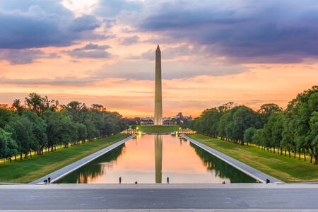 Вид на пам'ятник Вашингтону