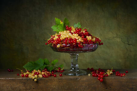 Currant berries in a glass vase