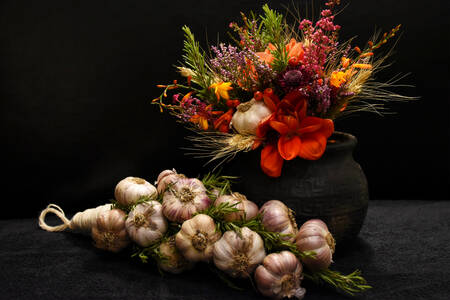 Autumn bouquet and garlic