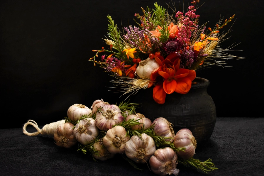 Autumn bouquet and garlic