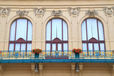 Die Fassade des Gemeindehauses in Prag