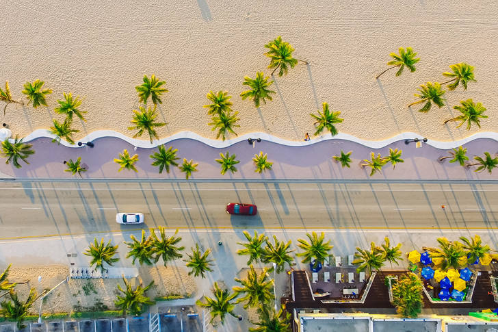 The road along the beach