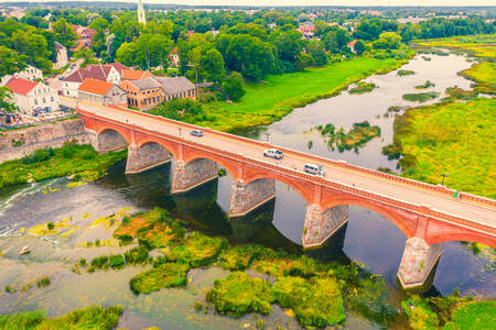 Puente de ladrillo en Kuldiga