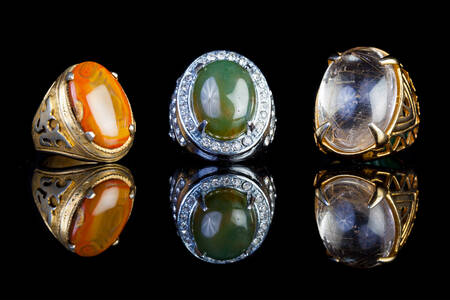 Rings with agate