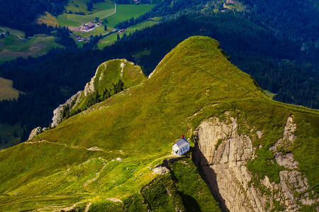 İsviçre Alpleri'nin havadan görünümü
