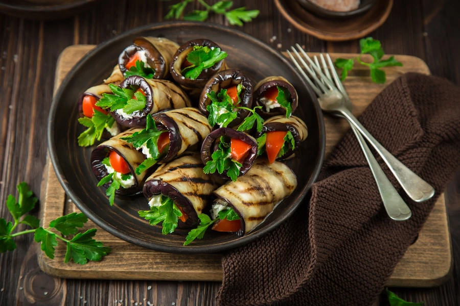Roulés d’aubergine frite