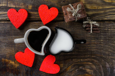 Чашки в форме сердец