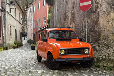Narandžasti vintage auto