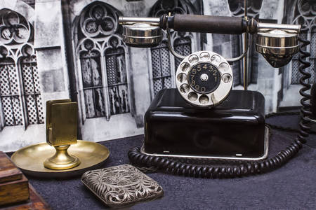 Siyah vintage telefon