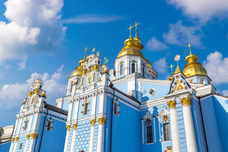 Manastir Svetog Mihaila sa zlatnom kupolom
