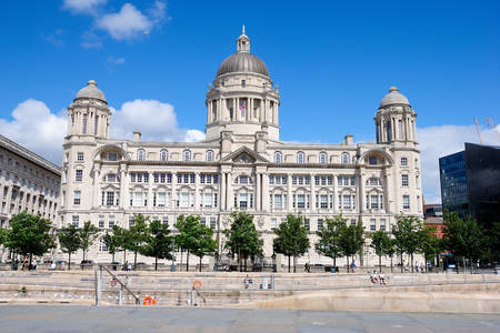 Vista dell'edificio del porto di Liverpool