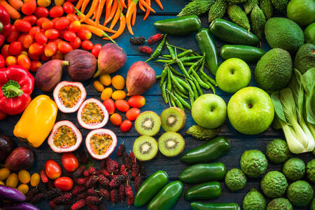 Различные фрукты и овощи