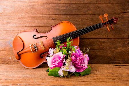 Violin and bouquet of flowers