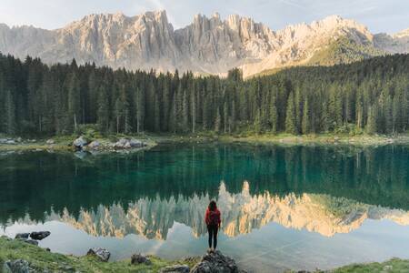 Meer Lago di Carezza in de Dolomieten