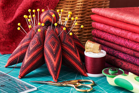 Pièces rouges et fournitures de couture