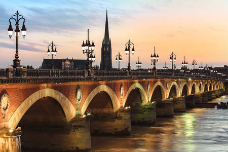Pont de Pierre-brug bij zonsondergang